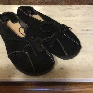 Oriental style slip on slipper shoes.